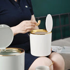 Petite poubelle de luxe